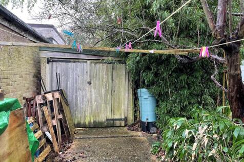 GARAGE TO REAR