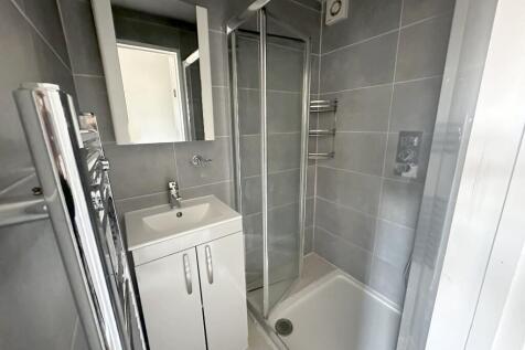 D/S SHOWER ROOM 