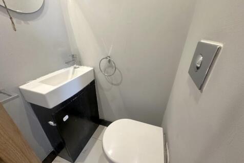 GUEST CLOAKROOM