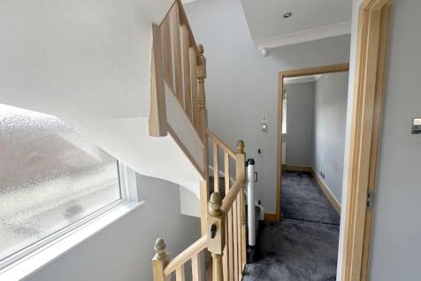 1ST FLOOR LANDING