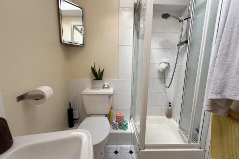 DS SHOWER ROOM