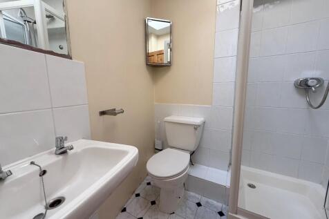 DS SHOWER ROOM