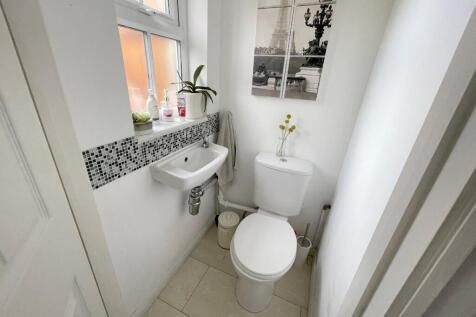 DS CLOAKROOM