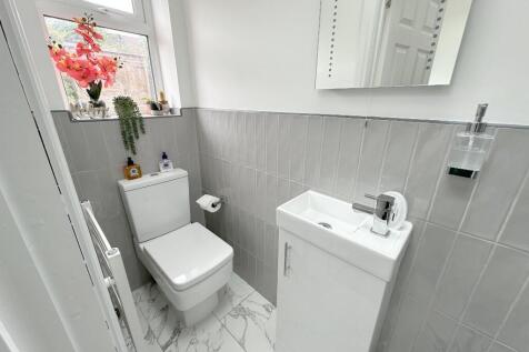 D/S Shpwer Room 