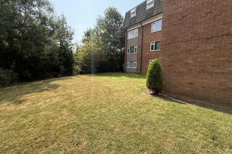 COMMUNAL LAWNS