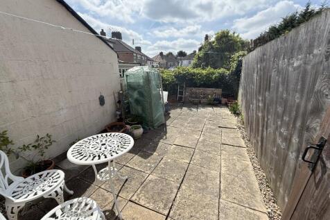 SIDE GARDEN