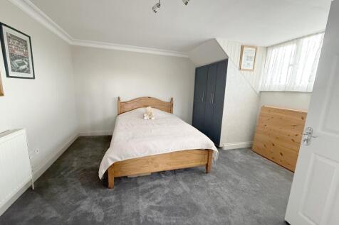 BEDROOM 1 (UP)
