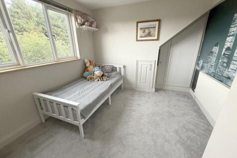 BEDROOM 2 (UP)