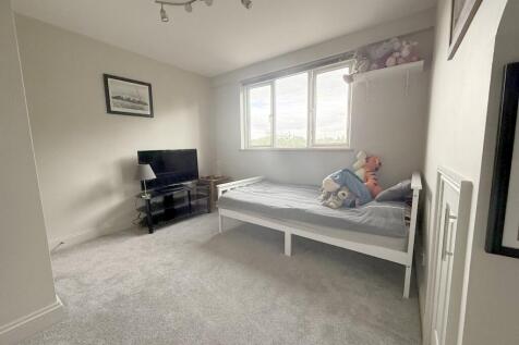 BEDROOM 2 (UP)
