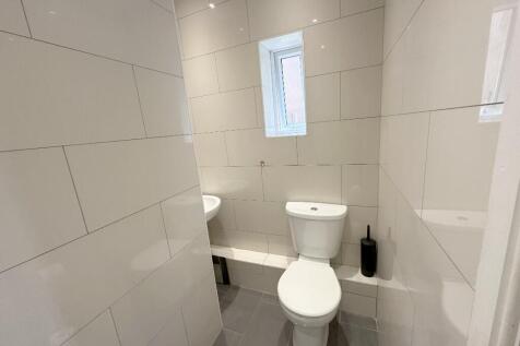 D/S Guest Cloakroom 