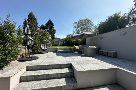Extensive Patio