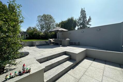 Extensive Patio