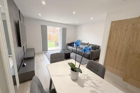 LOUNGE/DINER