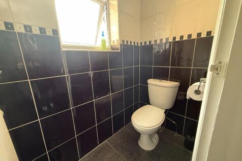 DS CLOAKROOM