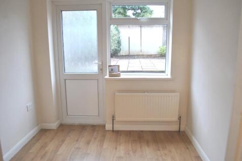 Dining Area/Bed 2