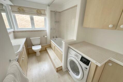 BATHROOM/UTILITY