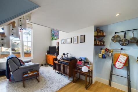 CAM01798G0-PR0394-STILL025.jpg