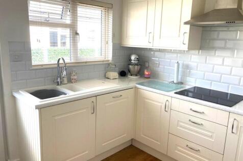 10 Kitchen.jpg