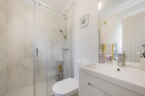 7 Ensuite.jpg