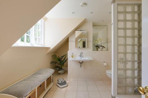 En-suite bathroom
