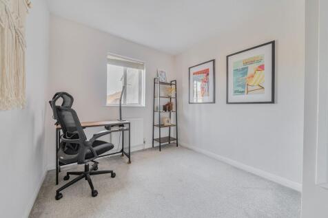 Bedroom 3/ Study