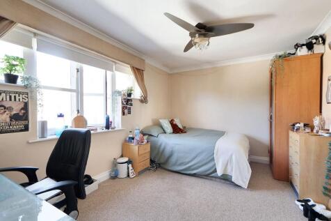 Bedroom with ensuite