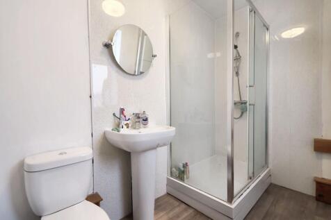 Garden Flat Shower Room