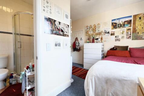 Bedroom with ensuite