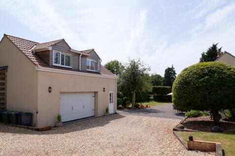 Double garage with Annexe apartment
