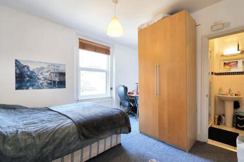 Bedroom with ensuite