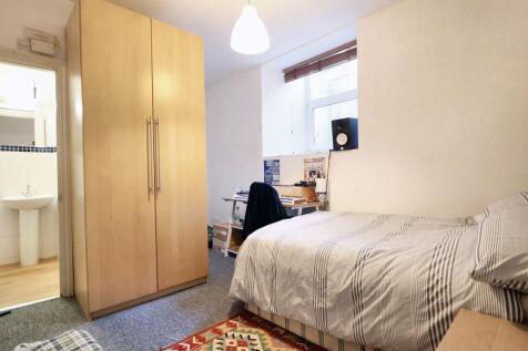 Bedroom with ensuite