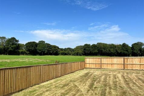 Plot 9 garden 1.jpg