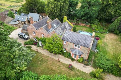 Main drone Sloperton Cottage.jpg