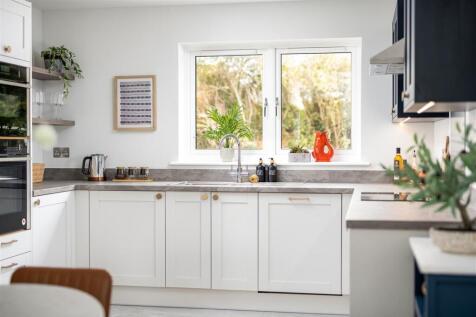 Kitchen_5.jpg