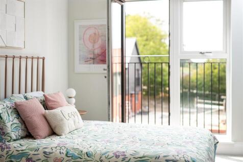 Bedroom2_2.jpg
