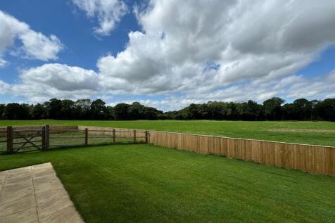 Plot 10 garden.jpg