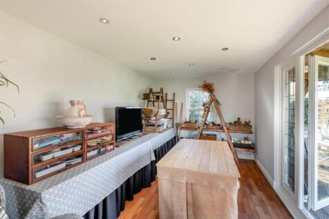 8641217-interior30.jpg