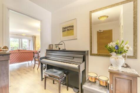 8655492-interior16.jpg