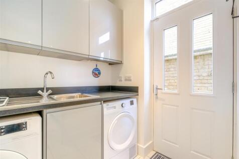8657641-interior04.jpg