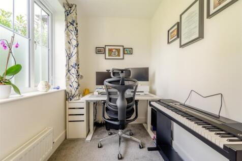8657641-interior10.jpg