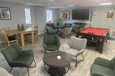 Mandeville Lounge.jpg