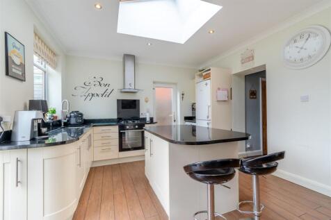 8664282-interior10.jpg
