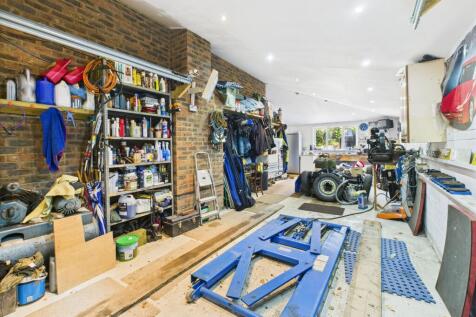 Garage/Workshop