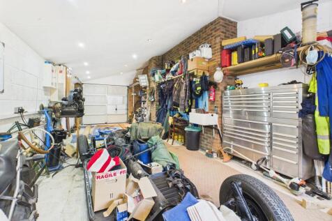 Garage/Workshop