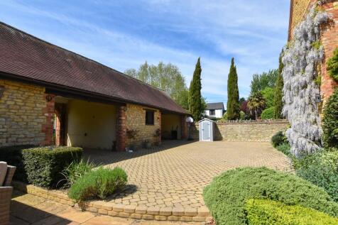 Courtyard Driveway