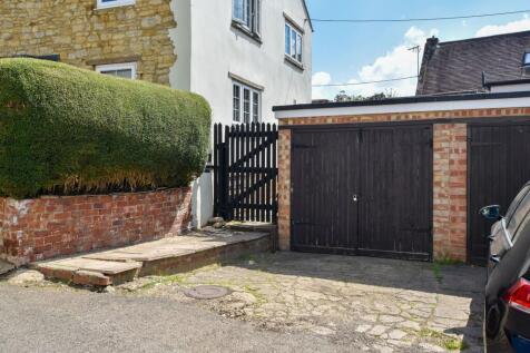 Single Garage &amp; Driveway