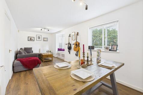 Sitting/Dining Room