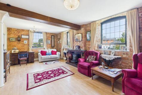 Sitting/Dining Room