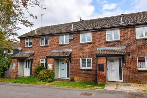 11 Hampton Court Close