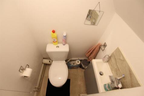 Room Three ensuite toilet